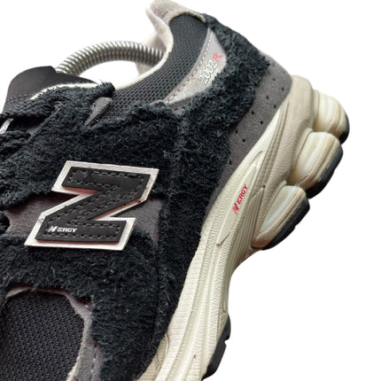 New Balance 2002R Protection Pack ( Black Grey ) taille 39